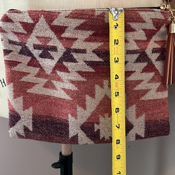 Aztec Crossbody - Picture 5 of 5